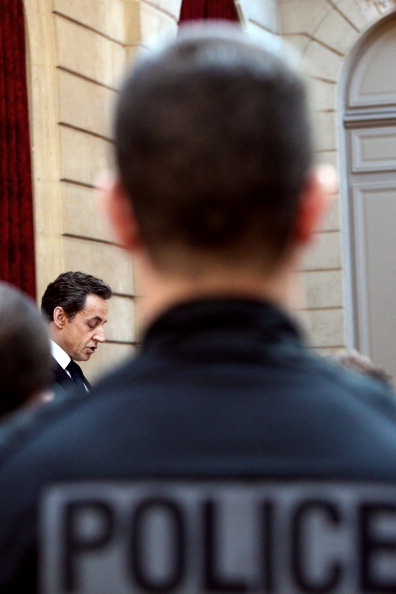 Помешкання Ніколя Саркозі обшукали поліцейські. Фото: KENZO TRIBOUILLARD/AFP/Getty Images