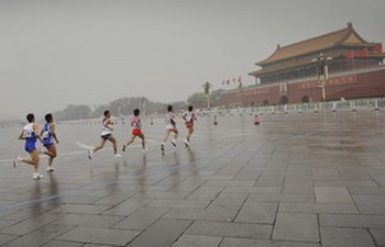Китайські дослідники стурбовані тим, що частина об'єктів літньої Олімпіади 2008 року розташовані в районі, який схильний до частих ударів блискавок. Фото: PETER PARKS/AFP/Getty Images