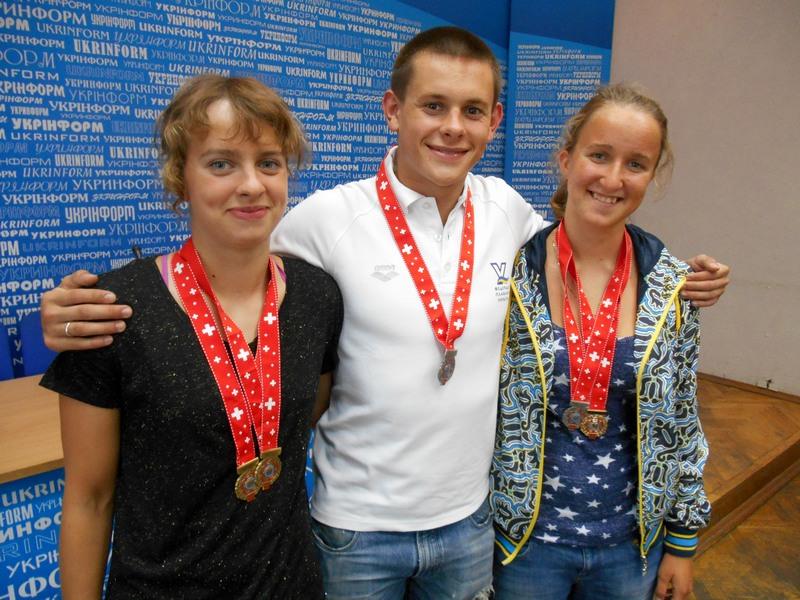 Українські спортсмени, що отримали медалі на Чемпіонаті світу з плавання серед військовослужбовців. Фото: facebook.com/theministryofdefence.ua