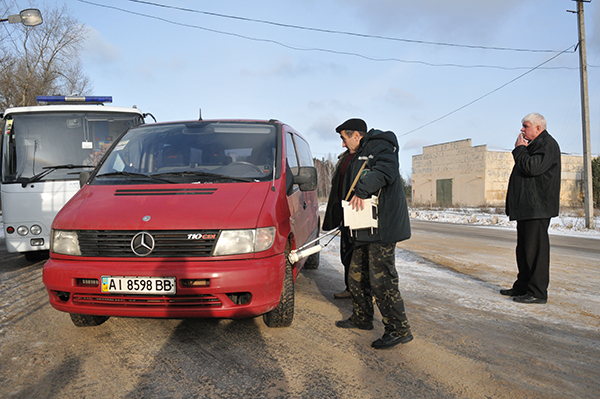 Дозиметричний контроль при виїзді із зони відчуження на КПП Дитятко. Фото: Володимир Бородін/The Epoch Times