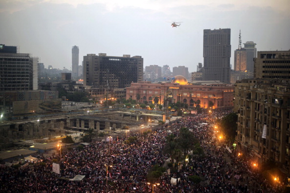 На тлі протестів у Єгипті заарештували президента країни і закрили три канали. Фото: GIANLUIGI GUERCIA / AFP / Getty Images
