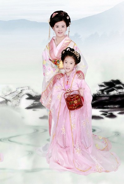Юна красуня в ханьскому національному одязі. Фото з secretchina.com 