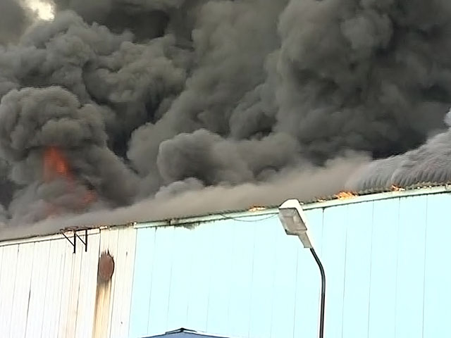 В Новосибирске вспыхнул пожар на 4 га складской площади. Фото: vesti.ru