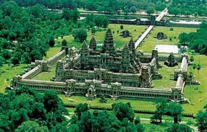 Ангкор - единый комплекс богато украшенных храмов и дворцов, наиболее совершенный по сравнению с другими архитектурными ансамблями Юго-Восточной Азии. Фото: morev.de