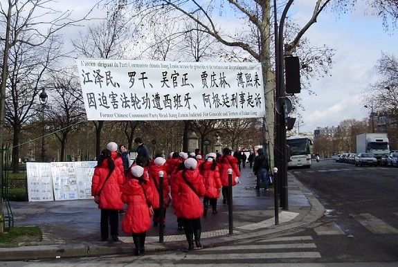 Париж, Франція, лютий 2010. (фото надане паном Ченом, добровольцем Центру)