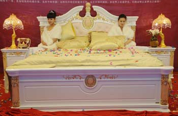 Кровать «цветочное гнездо из мечты» стоимостью 840 тыс. долларов. Фото с epochtimes.com