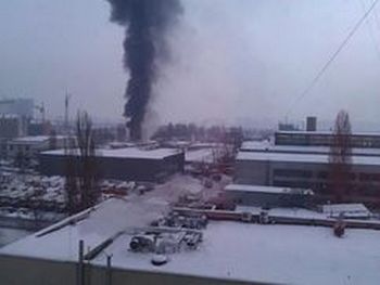 У Києві горить склад будматеріалів на заводі «Вулкан». Фото: facebook Сергія Бєльського