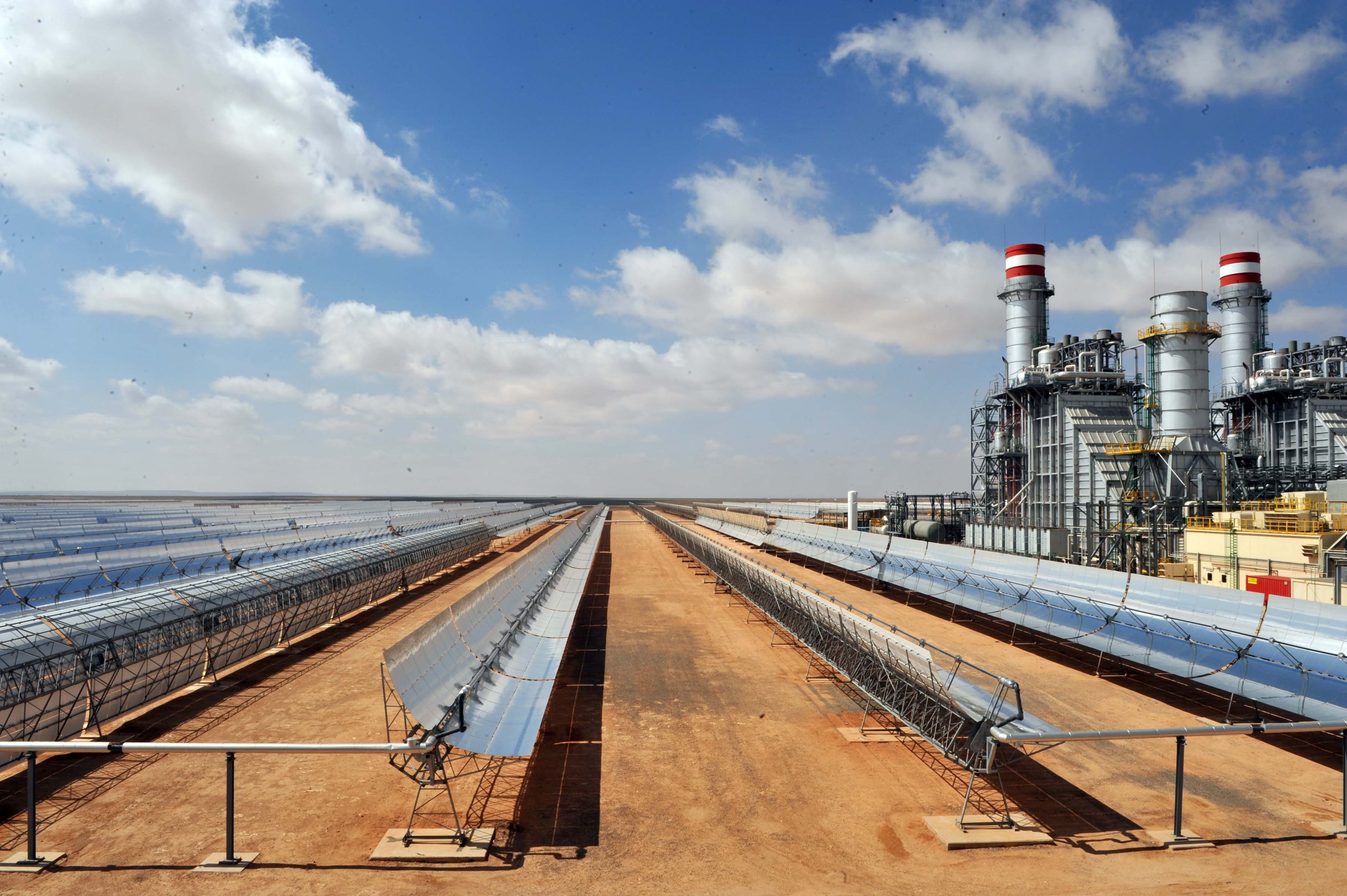 В Крыму к концу 2011 построят крупнейшую в мире солнечную электростанцию. Фото: ABDELHAK SENNA/Getty Images