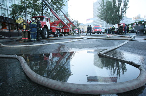 Пожарные ликвидируют возгорание в центре Киева. Фото: С. Николаев/segodnya.ua