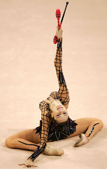 Анна БЕCСОНОВА, абсолютна чемпіонка світу з художньої гімнастики. Фото: ODD ANDERSEN/AFP/Getty Images
