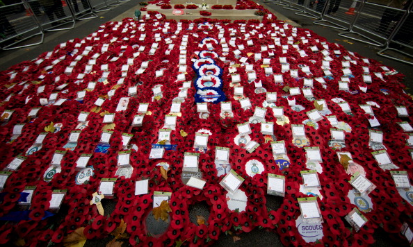 Вінки з маками в центрі Лондона в пам'ять про загиблих британців під час Першої світової війни. Фото: ANDREW COWIE/AFP/Getty