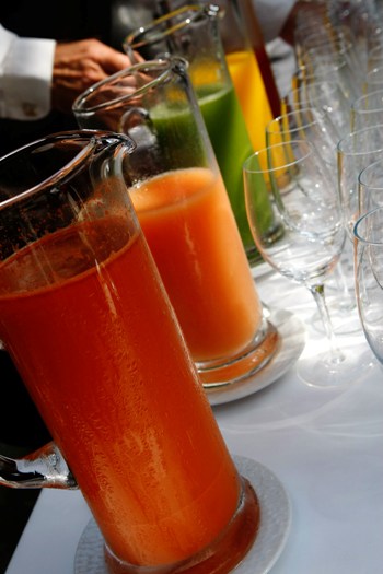 Напої для здоров’я і гарного настрою. Фото: Buckner / Getty Images