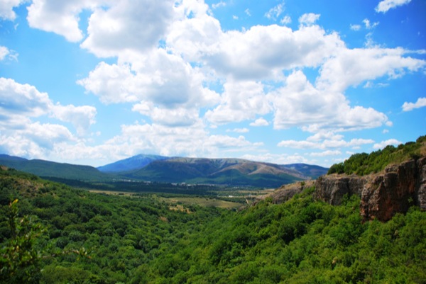 Краєвид з туфового майданчика неподалік від Червоних печер. Фото: Поліна Колодіна/The Epoch Times Україна