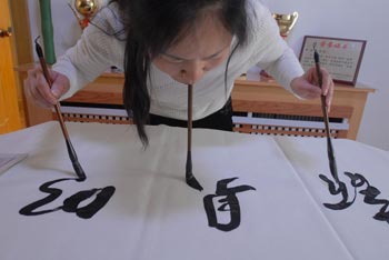 Фу Юйцзе демонстрирует своё мастерство. Фото с epochtimes.com