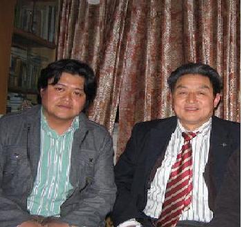 Християнський пастор Чжан Мінсюань (праворуч) і його старший син Чжан Цзянь (ліворуч). Фото: China Aid Association