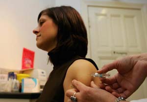 Вакцинація від грипу. Фото: Andreas Rentz/Getty Images News