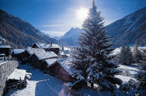 Некоторые курорты, такие как Эволен смогли сохранить атмосферу деревень прошлого. Фото: Valais Tourisme