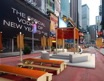 Таймс-сквер в Нью-Йорке (часть Манхэттена на пересечении Бродвея и Седьмой авеню в районе между 42-й и 47-й улицами, где расположены многочисленные театры и кинотеатры, рестораны, отели). Фото: Getty Images