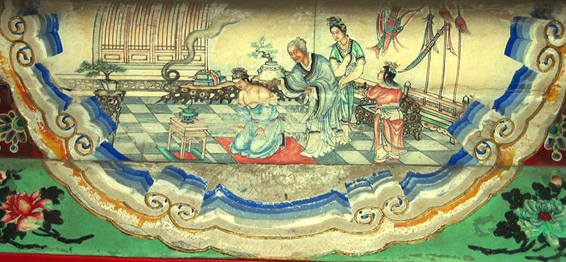 Мати наносить на спину Юе Фея татуювання. Картина з Літнього палацу в Пекіні. Зображення: Rolfmueller з en.wikipedia.org