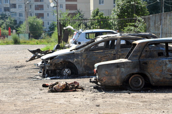 Спалені автомобілі у Луганську, 16 червня 2014 року. Фото: ALEX INOY/AFP/Getty Images