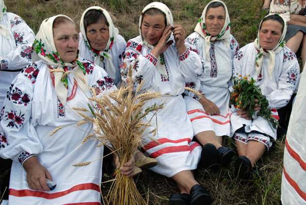 Народні гуляння на Івана Купала в Національному музеї народної архітектури і побуту України 'Пирогово'. Фото: Володимир Бородін/The Epoch Times