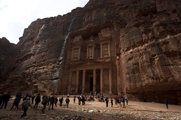 Ель-Хазне - найбільш вражаючий палац Петри, він вирубаний в суцільній скелі. Фото: MENAHEM KAHANA/AFP/Getty Images