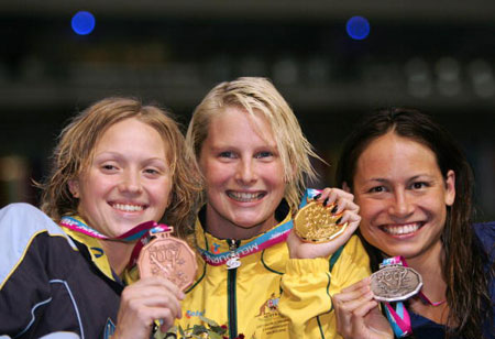 Австралійка Лейзел Джонс (у центрі), українка Анна Хлістунова (зліва), американка Тара Кірк (зправа). Фото: Ezra Shaw/Getty Images
