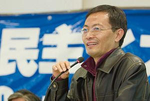 Цзяо Гобяо, профессор публицистики в Китае, выступает с речью на конференции в Берлине: «Глобальная поддержка демократического движения в Китае\Азии». Фото: J. Wang/Великая Эпоха
