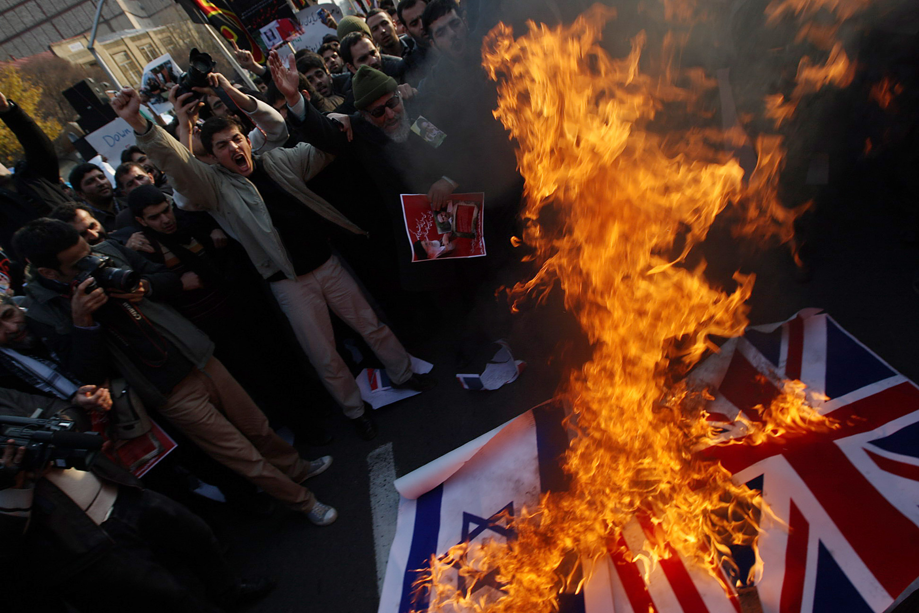ООН, країни ЄС, США й Росія також засудили іранський уряд у зв'язку з нападом. Фото: FarsNews/Getty Images