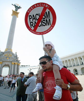 Акция против расизма на Майдане. Фото: GENIA SAVILOV/AFP/Getty Images