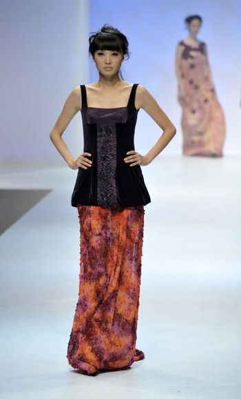 Колекція жіночого одягу на тижні моди у Гонконгу. Фото: Getty Images 