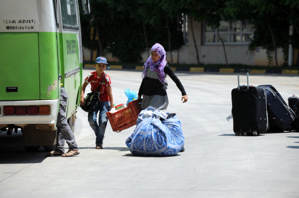 Біженці, які покидають Сирію. Фото: BULENT KILIC/AFP/Getty Images