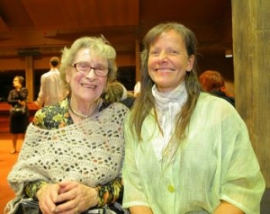 Г-жа Пэтзольд, бывшая балерина, и г-жа Кэннеди, певица хора. Фото: The Epoch Times