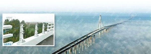 Самый длинный мост в мире открылся в Китае. На нем отсутствуют некоторые перила и множество болтов. Фото: epochtimes.com