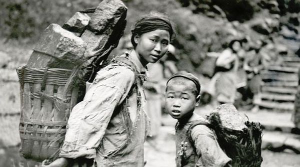 Пейзажі й життя людей провінції Сичуань близько 100 років тому. Фото з aboluowang.com 