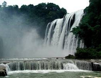 Хуангошу вважається найбільшим водоспадом Азії і раніше був улюбленим місцем туристів в провінції Гуйчжоу в Китаї. Тепер він висох на третину, а в особливо сухий період він зникає зовсім. Фото: The Epoch Times