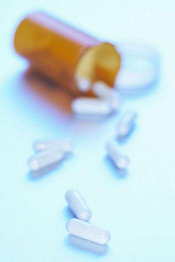В Китае в 8-ми из 12-ти аптек продают фальшивые лекарства. Фото: clipart.com
