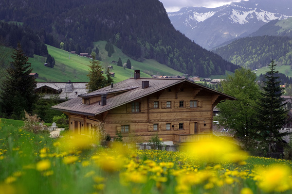 Восьмое место в рейтинге самых счастливых стран мира - Швейцария. Фото: FABRICE COFFRINI/AFP/Getty Images 