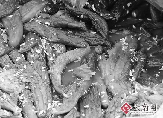 Засолка огурцов в канавах. Провинция Юньнань. Фото с sina.com.cn
