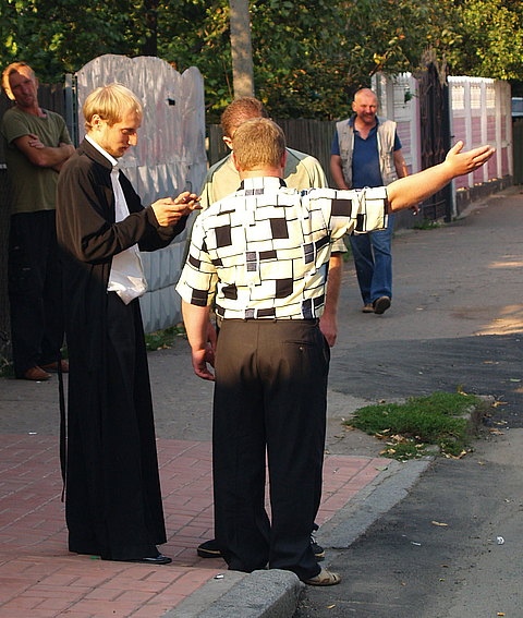 П'яний священик протаранив дві автівки, а потім обіцяв ДАЇшникам 'проблеми'. Фото: 20 хвилин