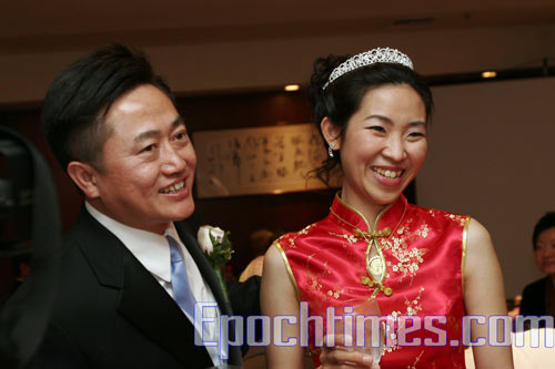 Чарльза Ли и Ионг-Чин Фу на праздновании их свадьбы в Сан Франциско. Фото: Ma Youzhi/Великая Эпоха