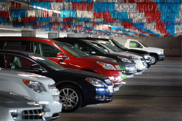 Автоцентр GM у місті Пемброк-Пайнс, Флорида. Дженерал Моторс закінчила 3 квартал з прибутком $2 млрд. Фото: Joe Raedle/Getty Images