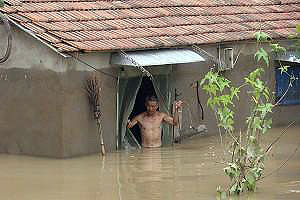 Более 17 миллионов человек в провинциях Хэнань, Аньхуй и Цзяньсу, живущие по берегам реки Хуай, пострадали от наводнения. Фото: Великая Эпоха