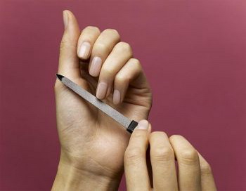 Здорові нігті відображають загальний стан здоров'я. Приділяйте нігтям стільки ж часу, скільки й догляду за зубами та шкірою. Фото: Рhotos.com