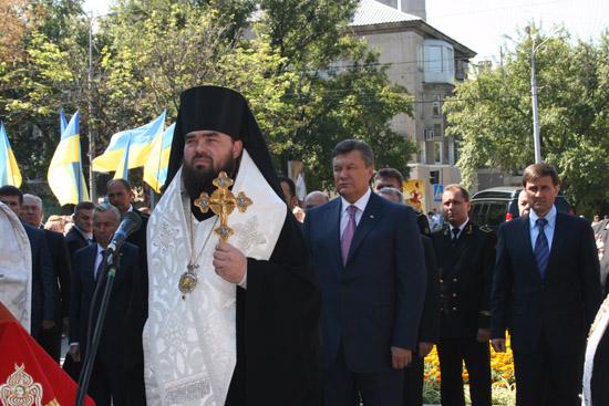 Накануне Дня шахтера, 26 августа глава государства присутствовал на заупокойной литургии по погибшим шахтером в часовне Святой Варвары. Фото: novosti.dn.ua