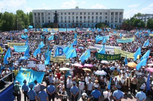 У Сімферополі на мітинг вийшли 20 тисяч кримських татар. Фото: e-crimea.info