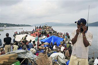 При столкновении двух речных судов на северо-западе Экваториальной провинции Демократическая Республика Конго на реке Тшуапа (Tshuapa) в ночь на среду погибло более 100 человек. Фото: Per-Anders Pettersson/Getty Images