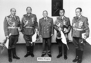 Министр Государственной Безопасности ГДР Эрих Мильке и офицеры Штази. Фото: Wikipedia.org