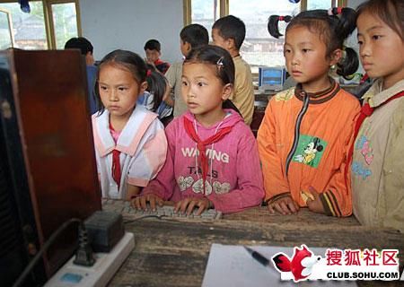 «Комп'ютерний клас» в китайському селі. Фото з aboluowang.com