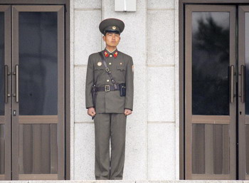 Страны Большой восьмёрки осудили запуск ракеты КНДР. Фото: UNG YEON-JE/AFP/Getty Images